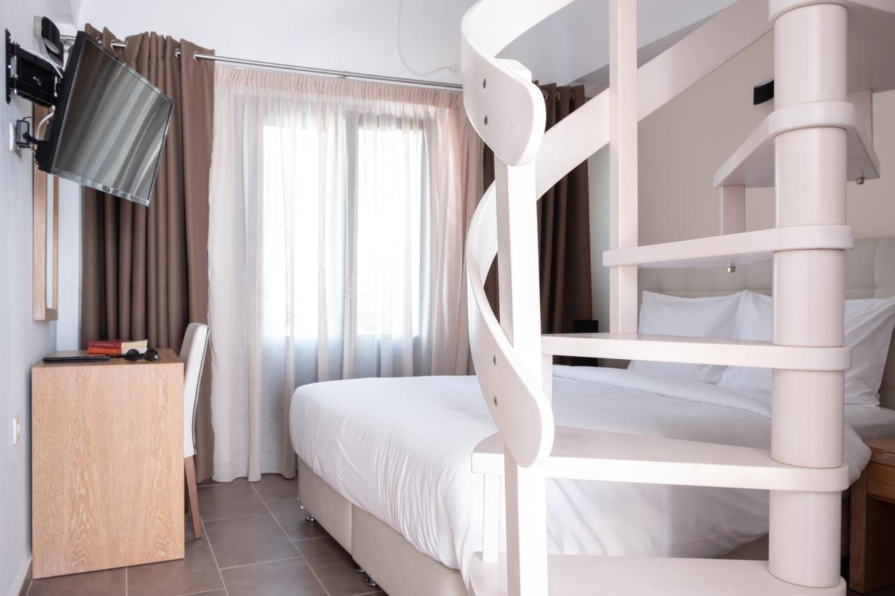 Tristhenia Aparthotel เปริสซา ภายนอก รูปภาพ