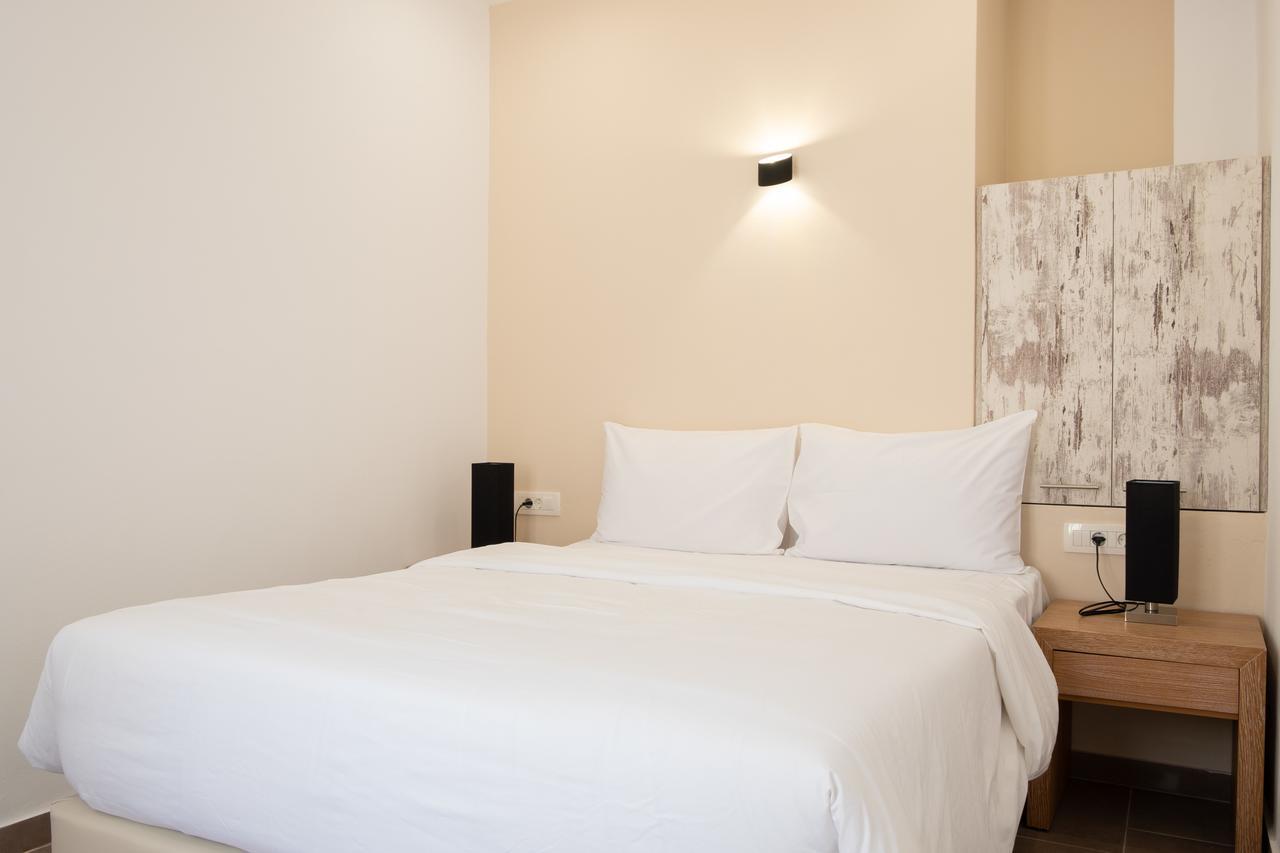 Tristhenia Aparthotel เปริสซา ภายนอก รูปภาพ
