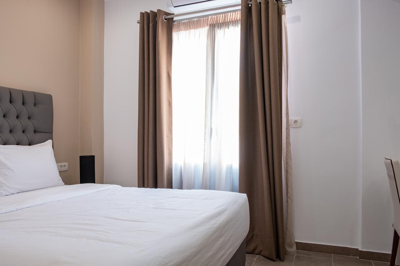 Tristhenia Aparthotel เปริสซา ภายนอก รูปภาพ