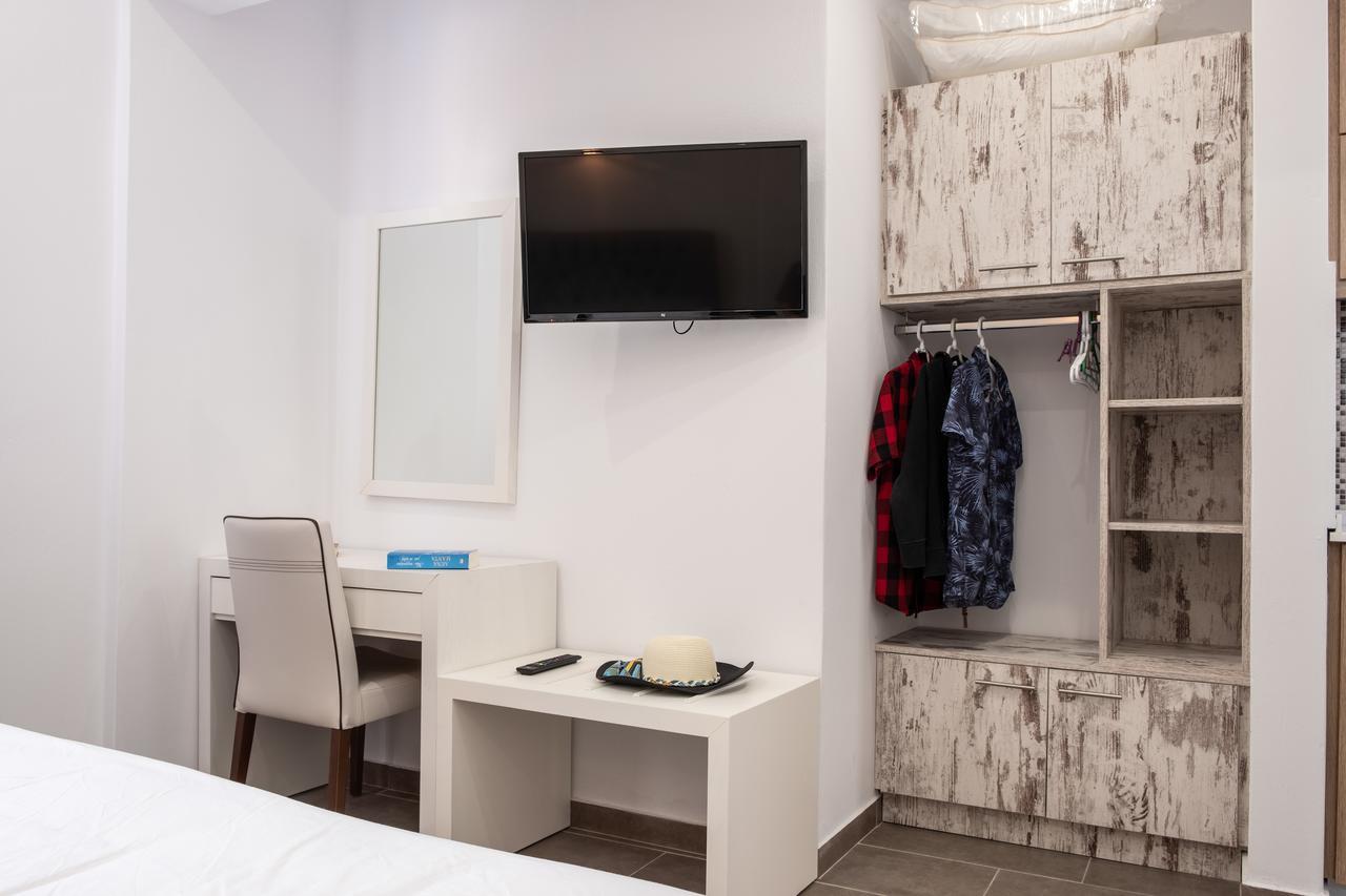 Tristhenia Aparthotel เปริสซา ภายนอก รูปภาพ
